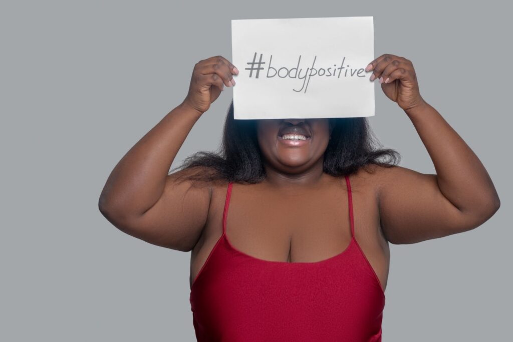 Body positivity – important trend among naked cleaners
