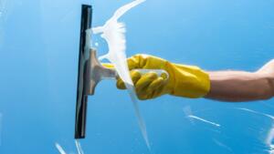 Naked cleaners 101: How to clean windows like a pro? 