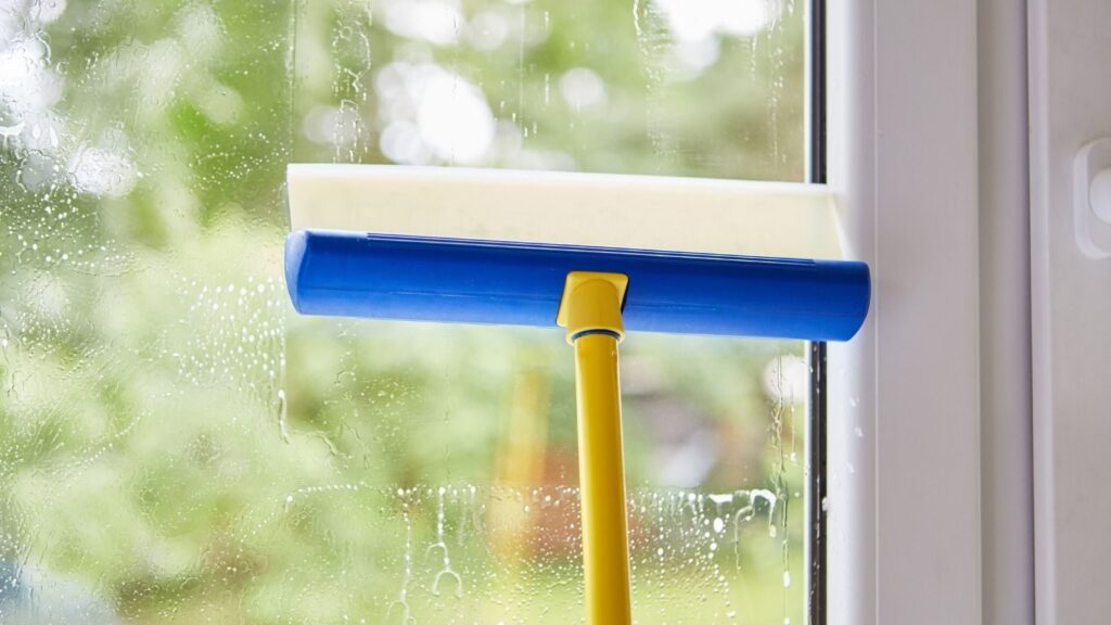Naked cleaners 101: How to clean windows like a pro? 